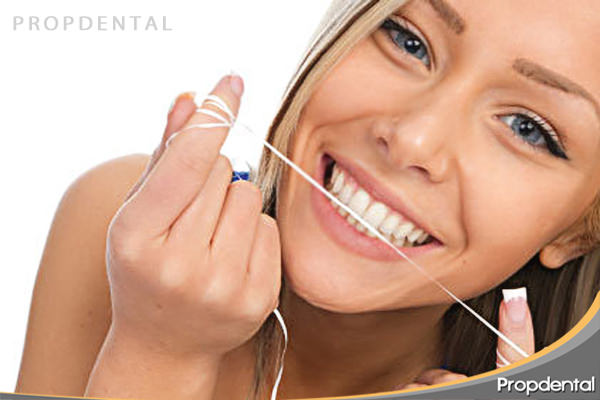hilo-dental-cuidado-de-los-dientes